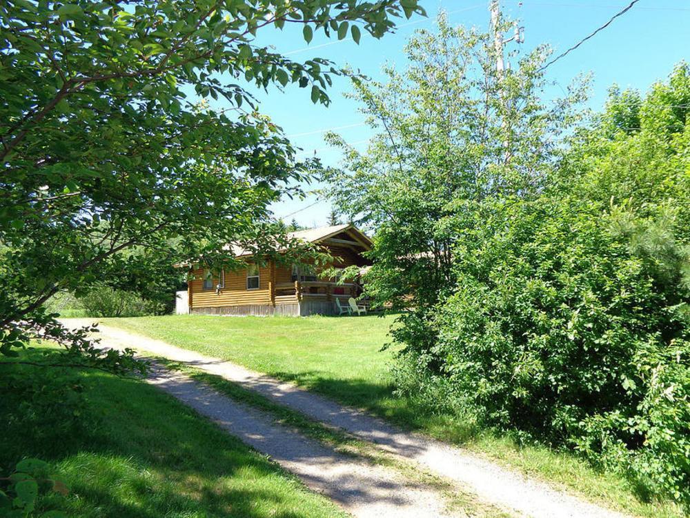 Cajun Cedar Log Cottages Margaree Forks Exterior photo